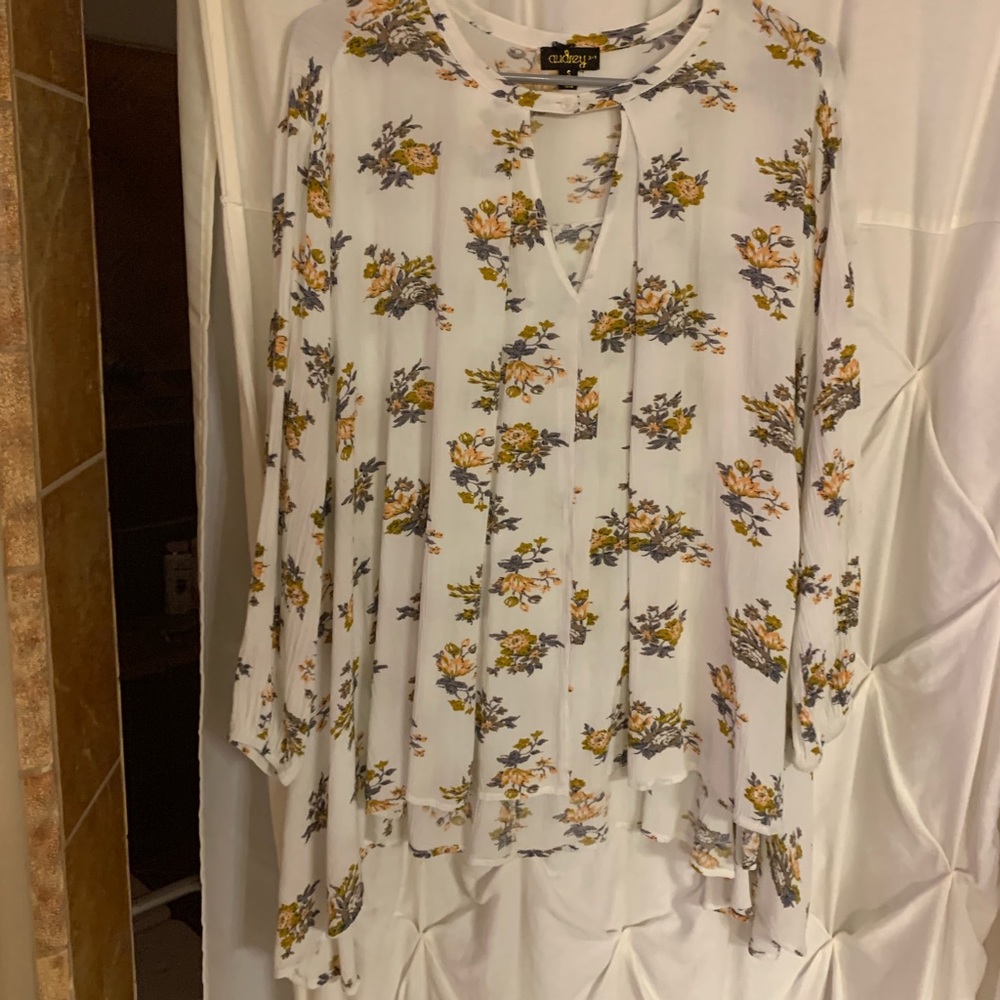Audrey size small flowy floral top